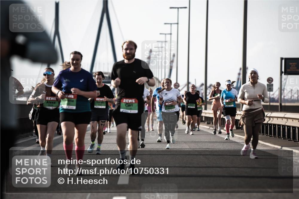 03.10.2026 - Köhlbrandbrückenlauf H.Heesch http://msf.ph/oto/10750331 03.10.2026 16:07:56 Position 3 9449 meine-sportfotos.de