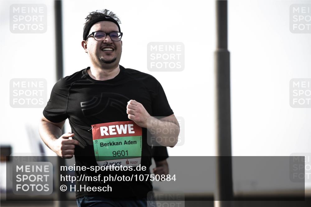 03.10.2026 - Köhlbrandbrückenlauf H.Heesch http://msf.ph/oto/10750884 03.10.2026 16:14:16 Position 3 9601 meine-sportfotos.de