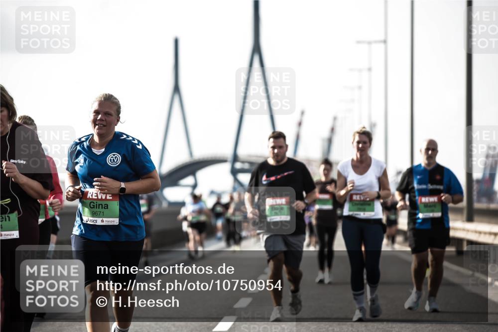 03.10.2026 - Köhlbrandbrückenlauf H.Heesch http://msf.ph/oto/10750954 03.10.2026 16:14:20 Position 3 4, 9671 meine-sportfotos.de