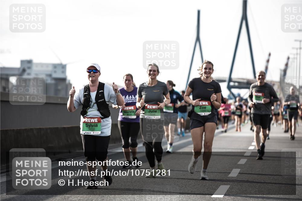 03.10.2026 - Köhlbrandbrückenlauf H.Heesch http://msf.ph/oto/10751281 03.10.2026 16:14:42 Position 3 9210, 7248, 7253 meine-sportfotos.de