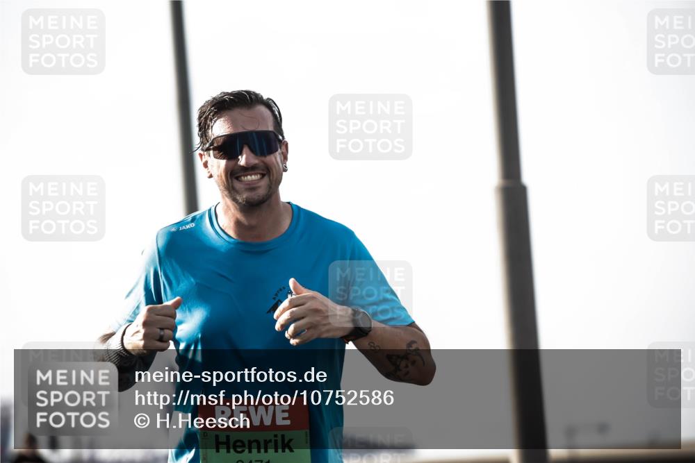 03.10.2026 - Köhlbrandbrückenlauf H.Heesch http://msf.ph/oto/10752586 03.10.2026 16:15:36 Position 3 6174 meine-sportfotos.de