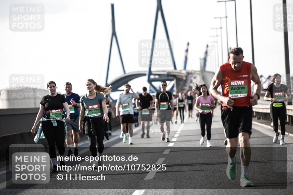 03.10.2026 - Köhlbrandbrückenlauf H.Heesch http://msf.ph/oto/10752825 03.10.2026 16:15:42 Position 3 8742, 9172 meine-sportfotos.de