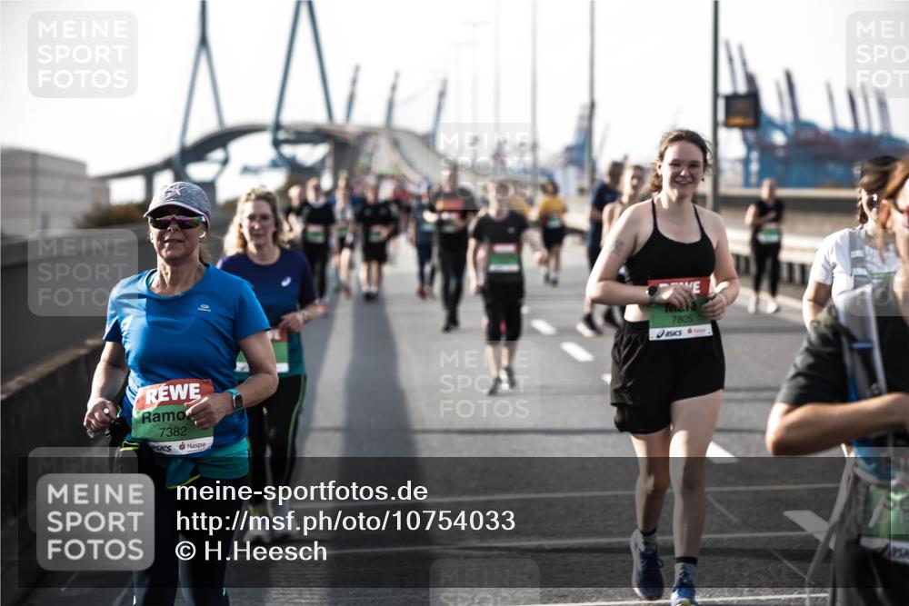 03.10.2026 - Köhlbrandbrückenlauf H.Heesch http://msf.ph/oto/10754033 03.10.2026 16:16:18 Position 3 7382, 7805 meine-sportfotos.de