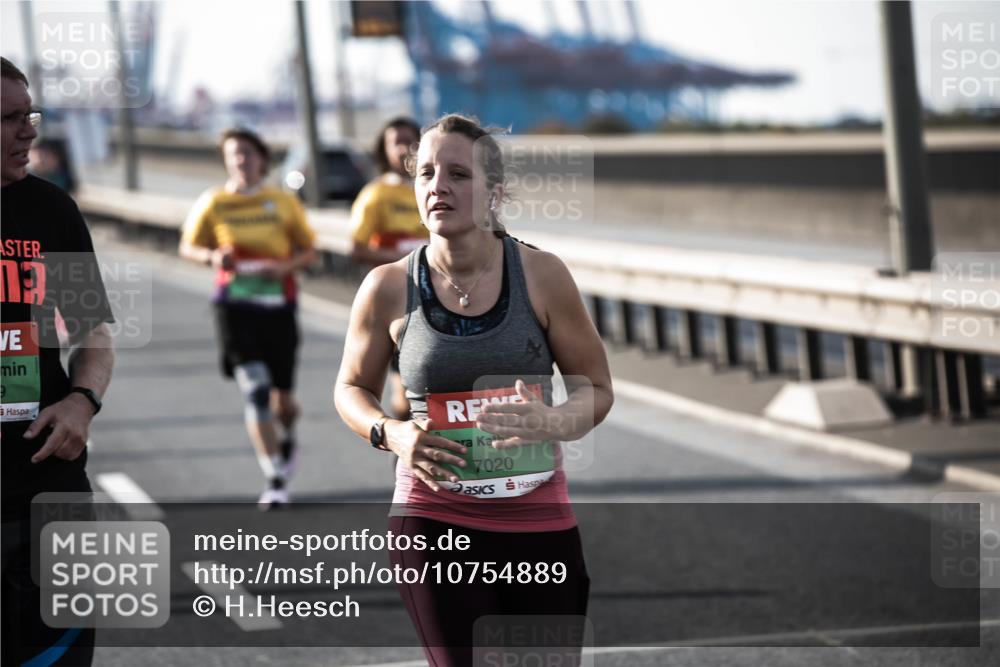 03.10.2026 - Köhlbrandbrückenlauf H.Heesch http://msf.ph/oto/10754889 03.10.2026 16:16:30 Position 3 7020 meine-sportfotos.de