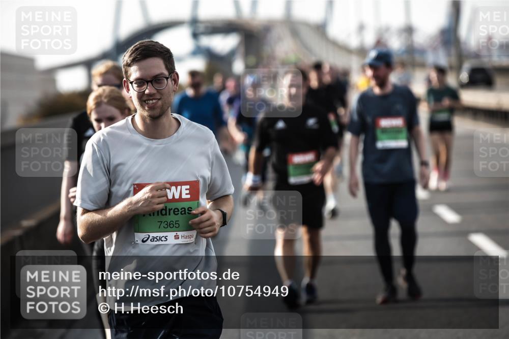 03.10.2026 - Köhlbrandbrückenlauf H.Heesch http://msf.ph/oto/10754949 03.10.2026 16:16:33 Position 3 7365 meine-sportfotos.de