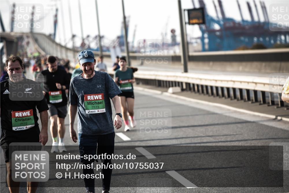 03.10.2026 - Köhlbrandbrückenlauf H.Heesch http://msf.ph/oto/10755037 03.10.2026 16:16:35 Position 3 7172, 7173 meine-sportfotos.de