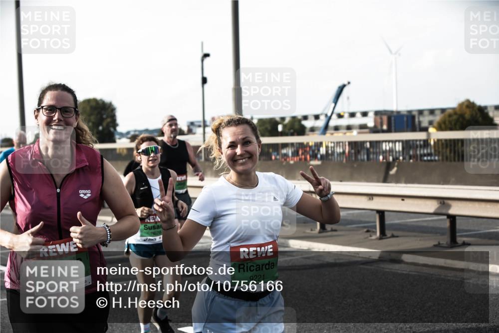 03.10.2026 - Köhlbrandbrückenlauf H.Heesch http://msf.ph/oto/10756166 03.10.2026 16:12:41 Position 3 9216, 9628, 9221 meine-sportfotos.de