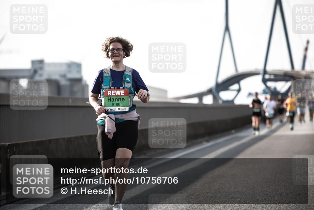03.10.2026 - Köhlbrandbrückenlauf H.Heesch http://msf.ph/oto/10756706 03.10.2026 16:17:36 Position 3 9186 meine-sportfotos.de