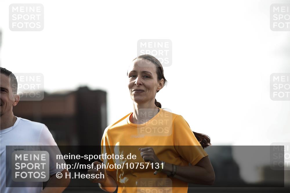 03.10.2026 - Köhlbrandbrückenlauf H.Heesch http://msf.ph/oto/10757131 03.10.2026 16:18:03 Position 3  meine-sportfotos.de
