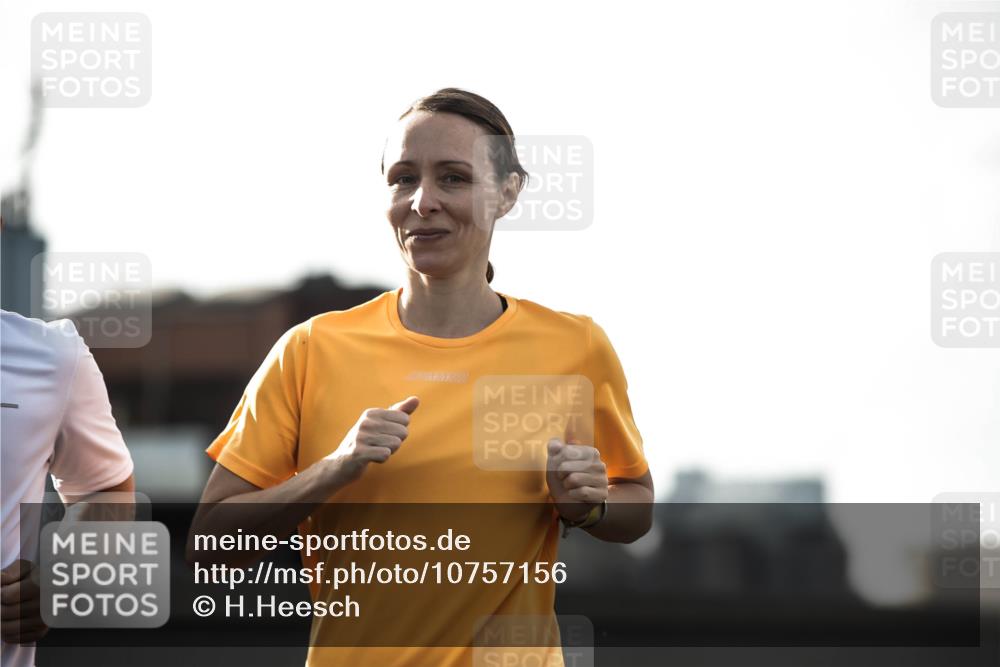 03.10.2026 - Köhlbrandbrückenlauf H.Heesch http://msf.ph/oto/10757156 03.10.2026 16:18:04 Position 3  meine-sportfotos.de