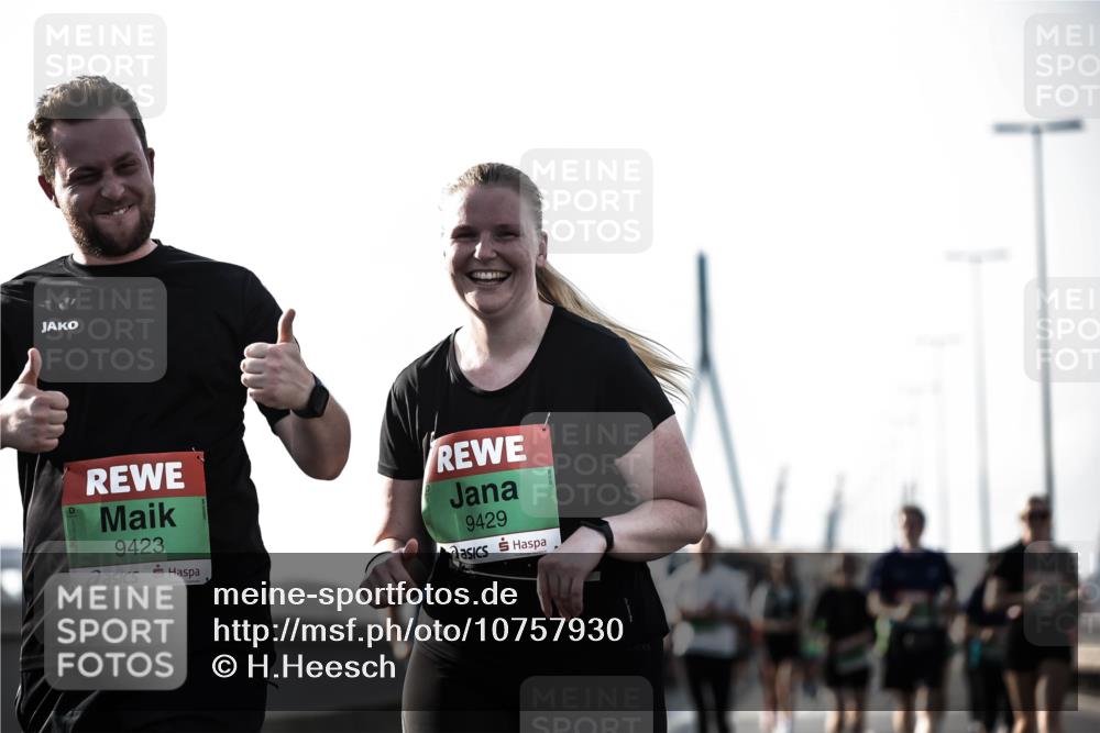 03.10.2026 - Köhlbrandbrückenlauf H.Heesch http://msf.ph/oto/10757930 03.10.2026 16:18:39 Position 3 9423, 9429 meine-sportfotos.de