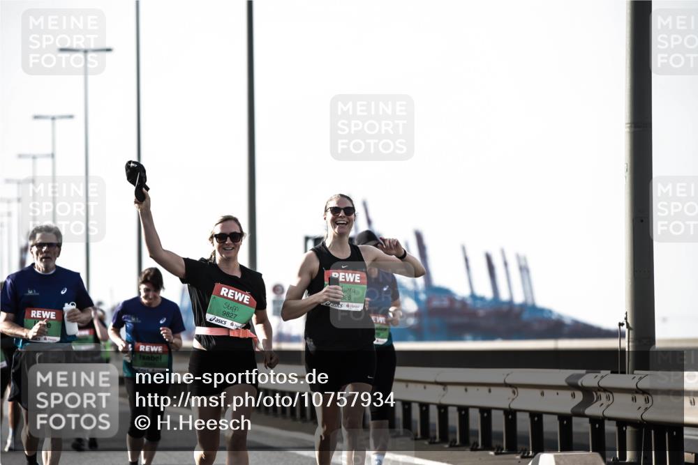 03.10.2026 - Köhlbrandbrückenlauf H.Heesch http://msf.ph/oto/10757934 03.10.2026 16:18:41 Position 3 9827, 326 meine-sportfotos.de