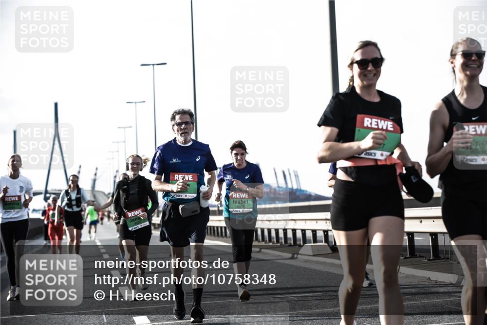 03.10.2026 - Köhlbrandbrückenlauf H.Heesch http://msf.ph/oto/10758348 03.10.2026 16:18:46 Position 3 9365 meine-sportfotos.de