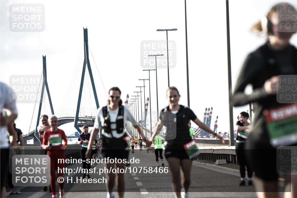 03.10.2026 - Köhlbrandbrückenlauf H.Heesch http://msf.ph/oto/10758466 03.10.2026 16:18:49 Position 3  meine-sportfotos.de