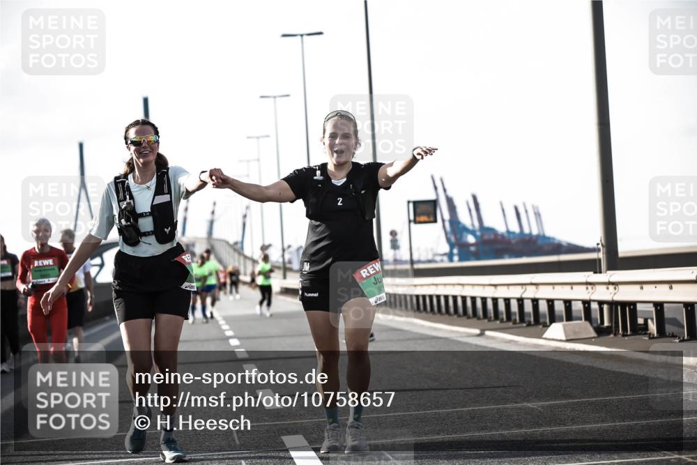 03.10.2026 - Köhlbrandbrückenlauf H.Heesch http://msf.ph/oto/10758657 03.10.2026 16:18:52 Position 3 2 meine-sportfotos.de