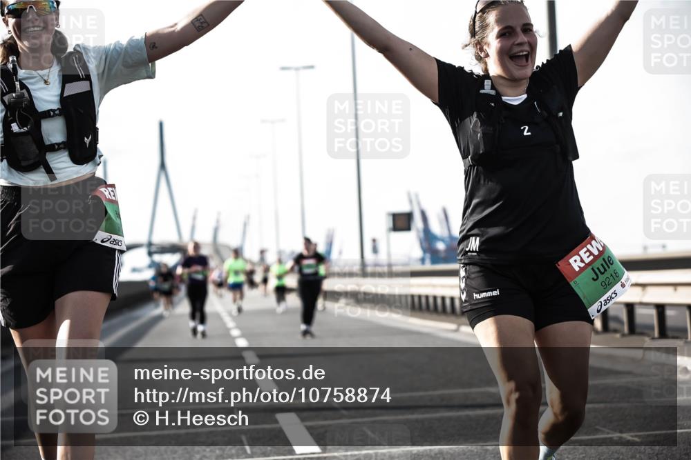 03.10.2026 - Köhlbrandbrückenlauf H.Heesch http://msf.ph/oto/10758874 03.10.2026 16:18:54 Position 3 2, 9218 meine-sportfotos.de