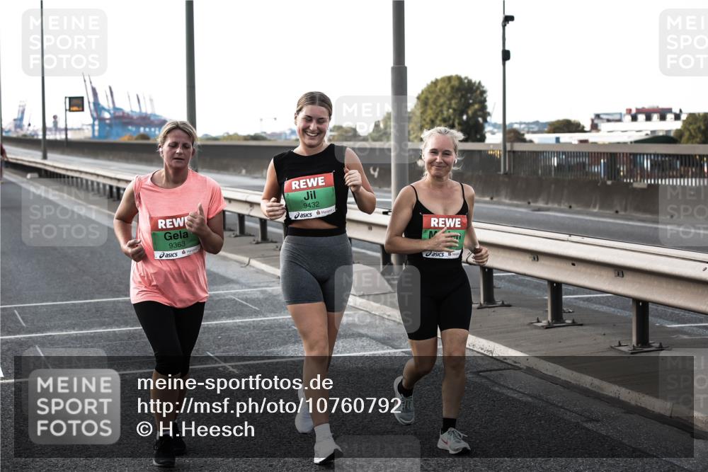 03.10.2026 - Köhlbrandbrückenlauf H.Heesch http://msf.ph/oto/10760792 03.10.2026 16:19:56 Position 3 9363, 9432 meine-sportfotos.de
