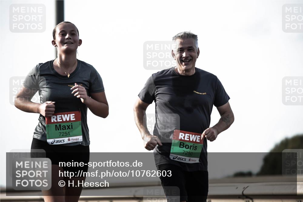03.10.2026 - Köhlbrandbrückenlauf H.Heesch http://msf.ph/oto/10762603 03.10.2026 16:22:00 Position 3 7251, 7250 meine-sportfotos.de