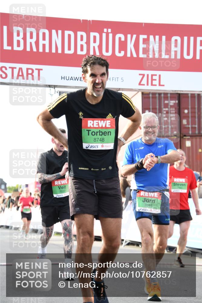 03.10.2026 - Köhlbrandbrückenlauf LenaG. http://msf.ph/oto/10762857 03.10.2026 16:10:38 Ziel 7037, 7040, 7053, 7663, 8164, 8446, 8748, 9708 meine-sportfotos.de