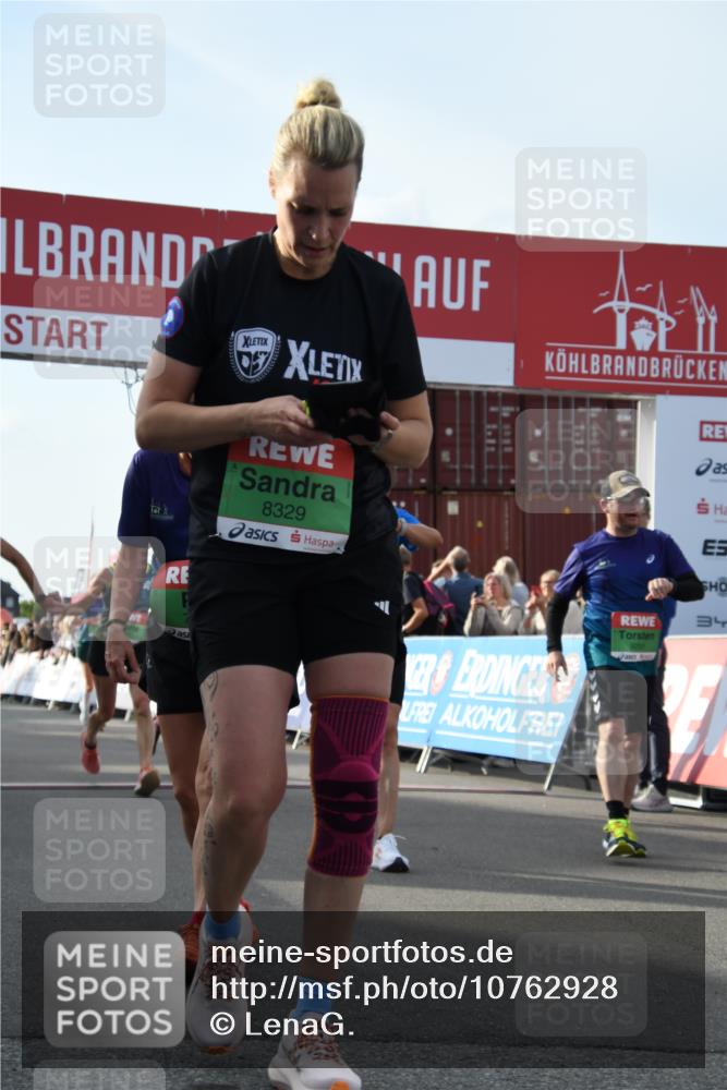 03.10.2026 - Köhlbrandbrückenlauf LenaG. http://msf.ph/oto/10762928 03.10.2026 16:11:01 Ziel 7120, 7121, 7480, 7705, 7856, 8329, 9251, 9300, 9736 meine-sportfotos.de