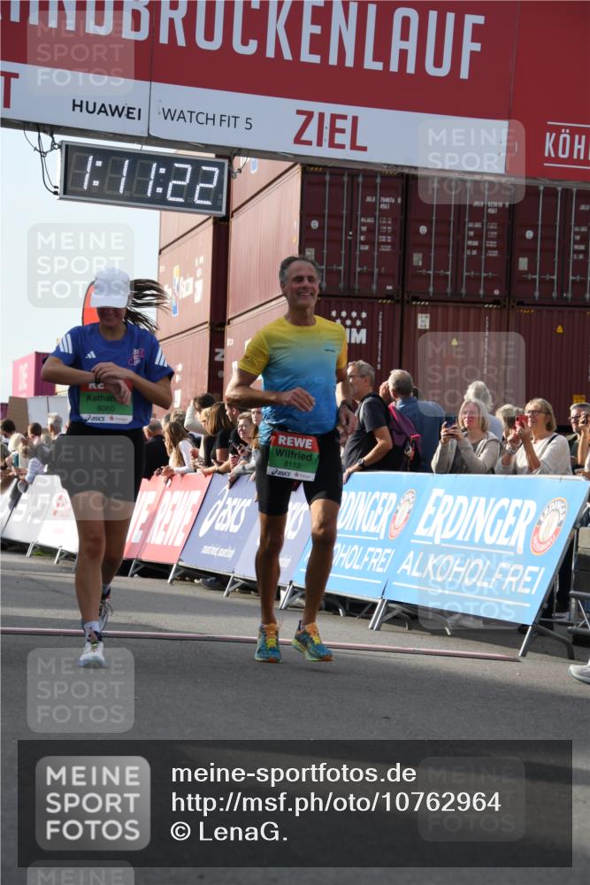 03.10.2026 - Köhlbrandbrückenlauf LenaG. http://msf.ph/oto/10762964 03.10.2026 16:11:22 Ziel 7281, 7732, 7733, 8060, 8113, 9007, 9047, 9775 meine-sportfotos.de
