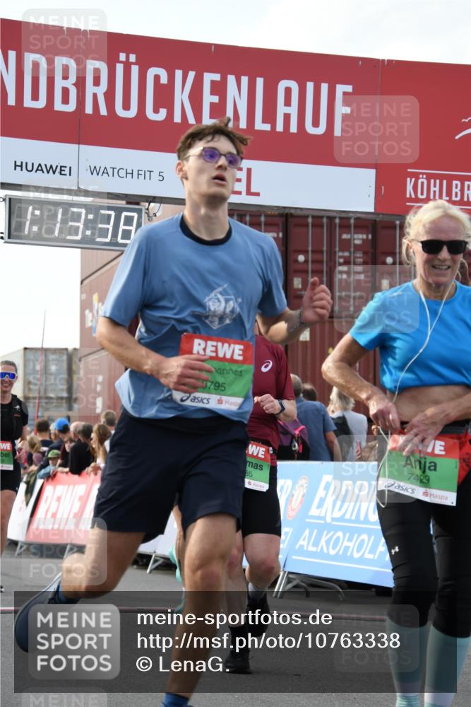03.10.2026 - Köhlbrandbrückenlauf LenaG. http://msf.ph/oto/10763338 03.10.2026 16:13:38 Ziel 7045, 7046, 7223, 7429, 7528, 7637, 7885, 8351, 8454, 8500, 8540, 8648, 9779, 9795 meine-sportfotos.de