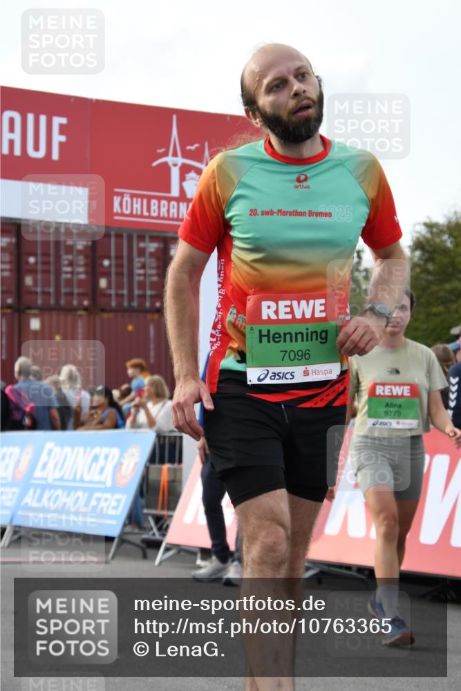 03.10.2026 - Köhlbrandbrückenlauf LenaG. http://msf.ph/oto/10763365 03.10.2026 16:13:56 Ziel 7096, 7278, 7687, 7709, 8578 meine-sportfotos.de