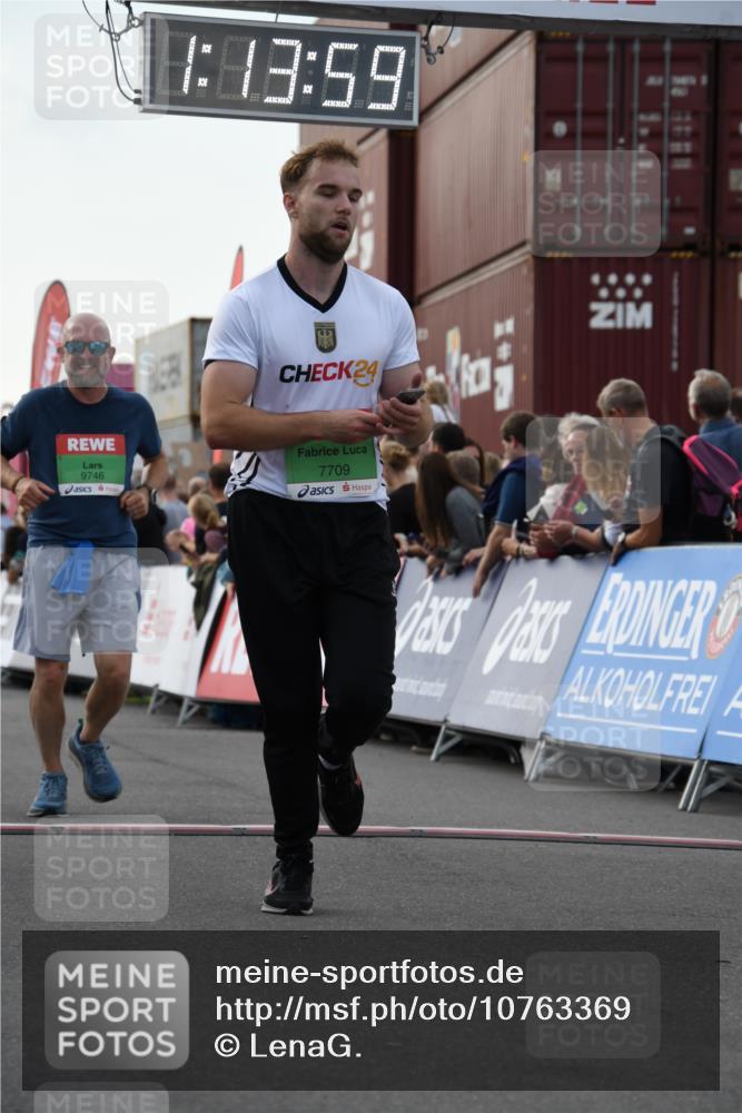 03.10.2026 - Köhlbrandbrückenlauf LenaG. http://msf.ph/oto/10763369 03.10.2026 16:13:59 Ziel 7096, 7351, 7687, 7709, 8578, 9746 meine-sportfotos.de