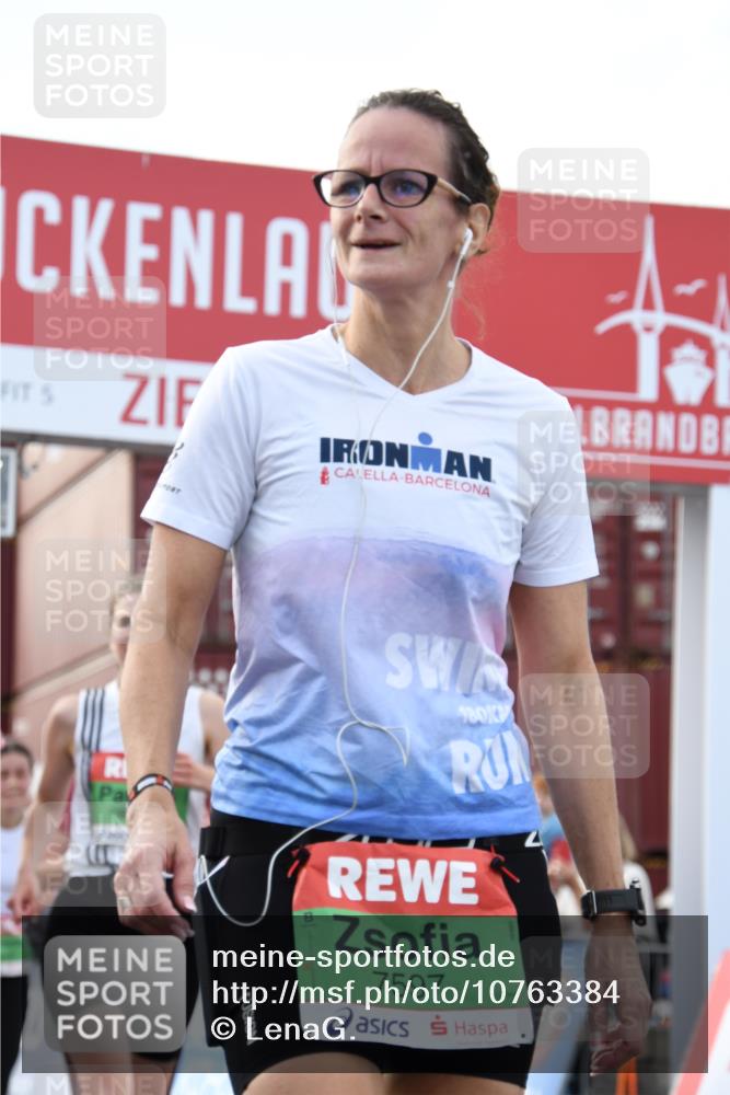 03.10.2026 - Köhlbrandbrückenlauf LenaG. http://msf.ph/oto/10763384 03.10.2026 16:14:35 Ziel 7055, 7100, 7101, 7102, 7256, 7257, 7597, 8180, 8206, 8664, 8967, 9030, 9319, 9813 meine-sportfotos.de