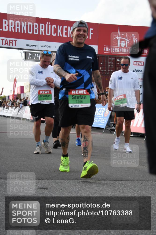 03.10.2026 - Köhlbrandbrückenlauf LenaG. http://msf.ph/oto/10763388 03.10.2026 16:14:40 Ziel 7055, 7100, 7101, 7102, 7256, 7257, 7597, 8180, 8206, 8402, 8528, 8529, 9319 meine-sportfotos.de
