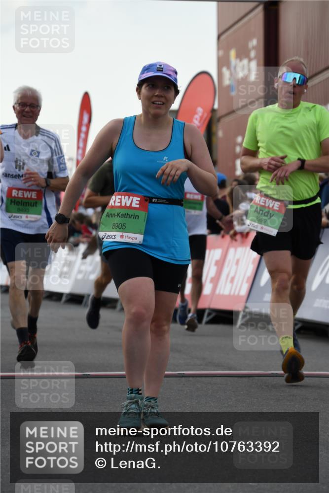 03.10.2026 - Köhlbrandbrückenlauf LenaG. http://msf.ph/oto/10763392 03.10.2026 16:14:53 Ziel 8402, 8493, 8656, 8657, 8855, 8905, 9399, 9569 meine-sportfotos.de