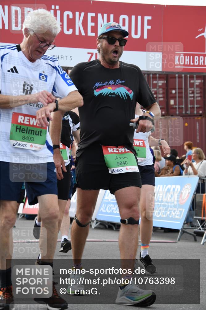 03.10.2026 - Köhlbrandbrückenlauf LenaG. http://msf.ph/oto/10763398 03.10.2026 16:15:01 Ziel 7643, 7849, 7952, 8295, 8420, 8482, 8493, 8656, 8657, 8684, 8848, 8871, 8905, 8913, 8942, 9058, 9399, 9569, 9805, 9840 meine-sportfotos.de
