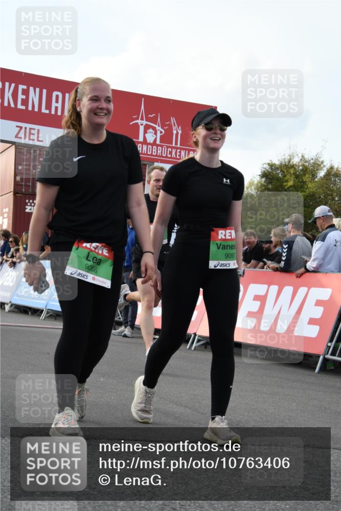 03.10.2026 - Köhlbrandbrückenlauf LenaG. http://msf.ph/oto/10763406 03.10.2026 16:15:22 Ziel 8577, 9123, 9818, 9823 meine-sportfotos.de