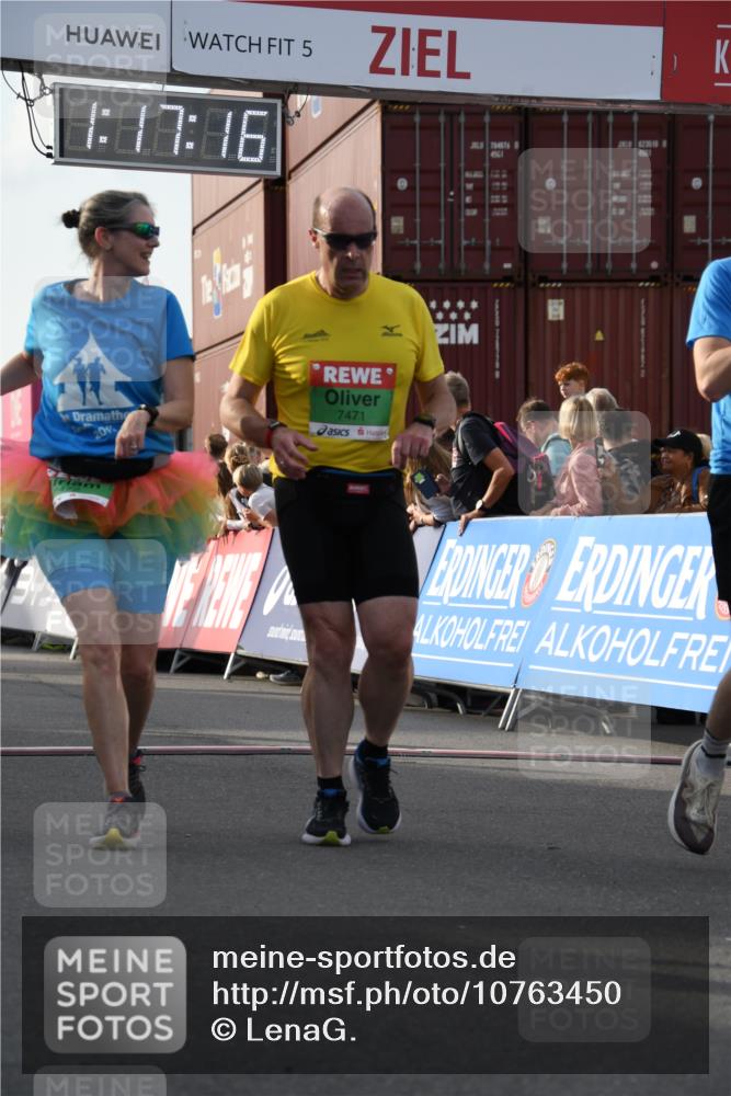 03.10.2026 - Köhlbrandbrückenlauf LenaG. http://msf.ph/oto/10763450 03.10.2026 16:17:16 Ziel 7031, 7467, 7471, 7472, 7776, 7908, 7909, 7932, 8574, 8702 meine-sportfotos.de