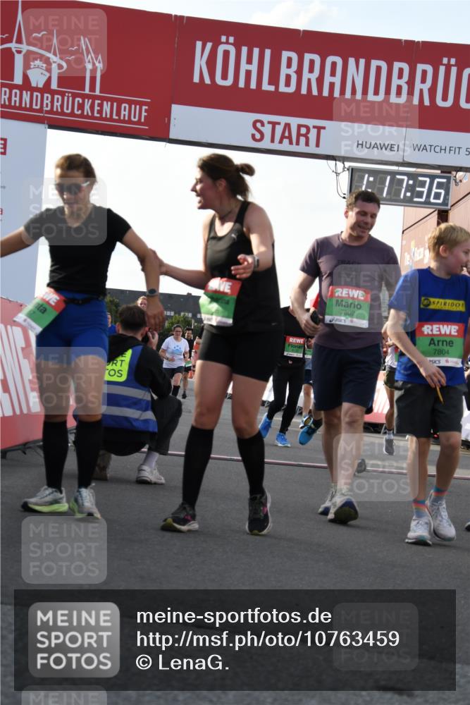 03.10.2026 - Köhlbrandbrückenlauf LenaG. http://msf.ph/oto/10763459 03.10.2026 16:17:37 Ziel 7008, 7214, 7707, 7721, 7802, 7803, 7804, 7957, 7958, 8349, 8370, 8499, 8650, 8692, 8798, 9073, 9077, 9132, 9784 meine-sportfotos.de