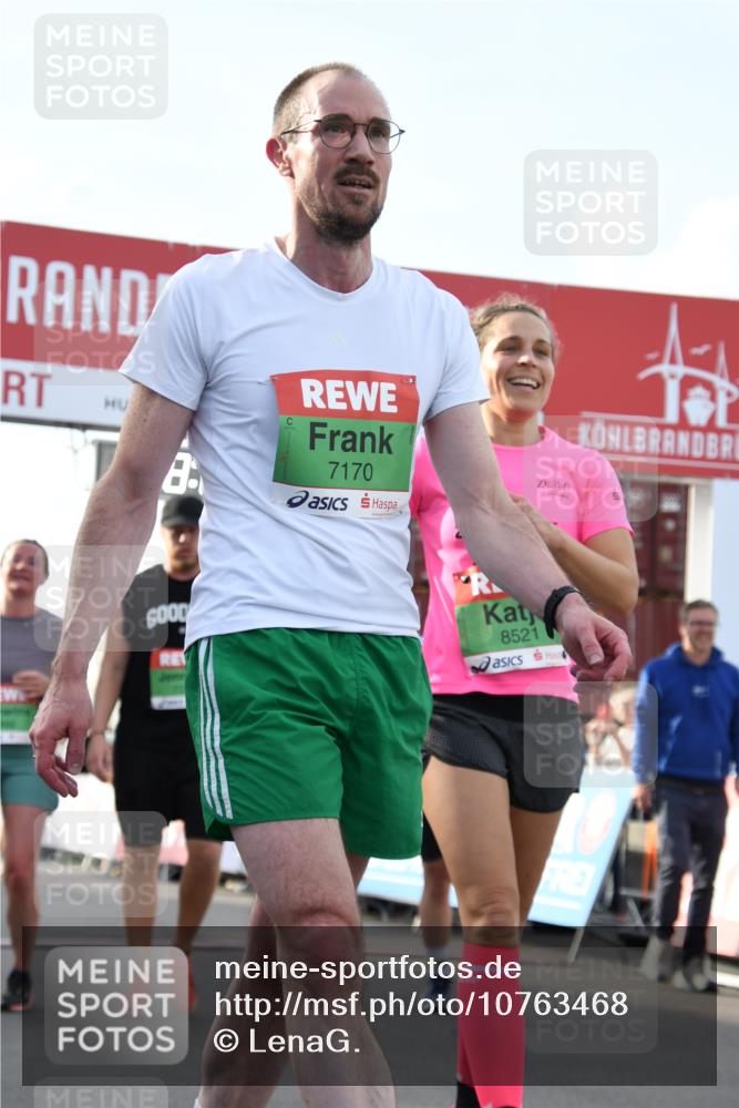 03.10.2026 - Köhlbrandbrückenlauf LenaG. http://msf.ph/oto/10763468 03.10.2026 16:18:01 Ziel 7170, 7775, 7785, 7946, 7983, 8521, 8612, 8776, 8985, 9244, 9802 meine-sportfotos.de