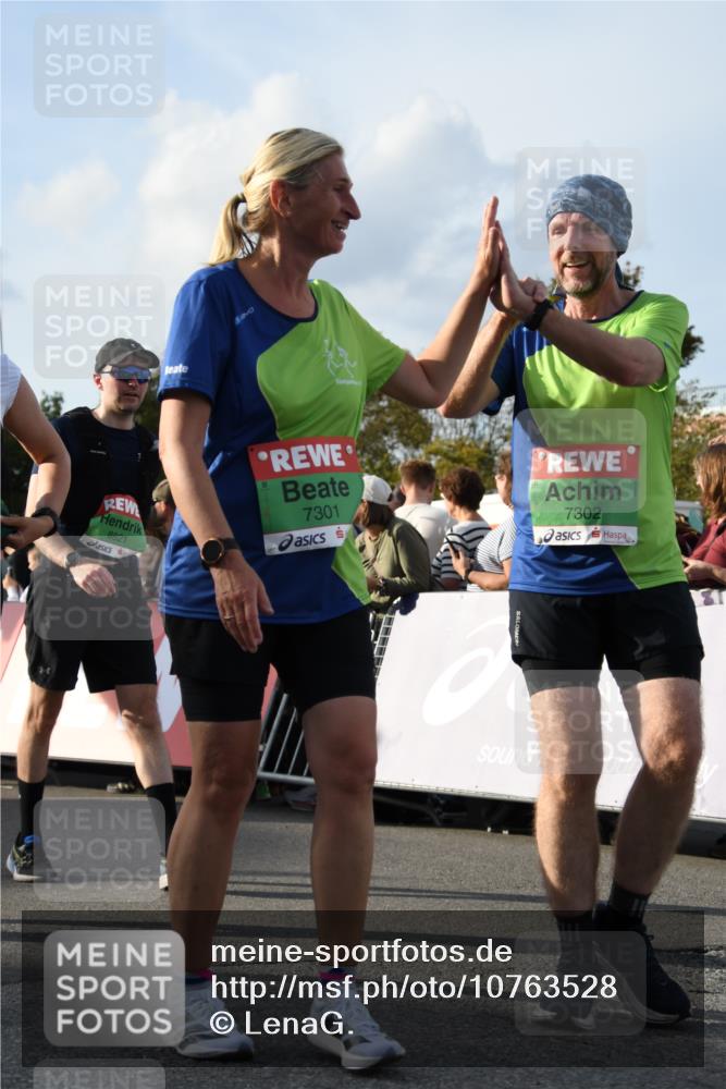 03.10.2026 - Köhlbrandbrückenlauf LenaG. http://msf.ph/oto/10763528 03.10.2026 16:21:25 Ziel 4109, 7301, 7302, 7341, 7773, 8535, 8812, 8821, 9188 meine-sportfotos.de