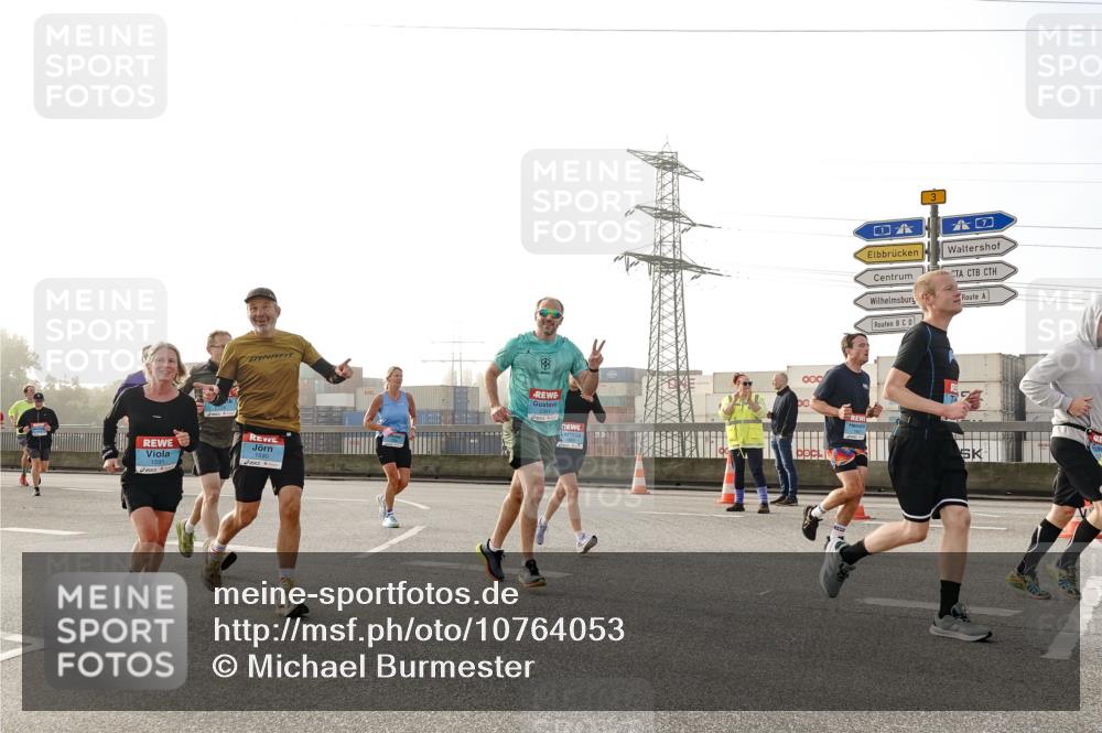 03.10.2026 - Köhlbrandbrückenlauf Michael Burmester http://msf.ph/oto/10764053 03.10.2026 09:15:58 Position 3 1591, 1590, 3 meine-sportfotos.de