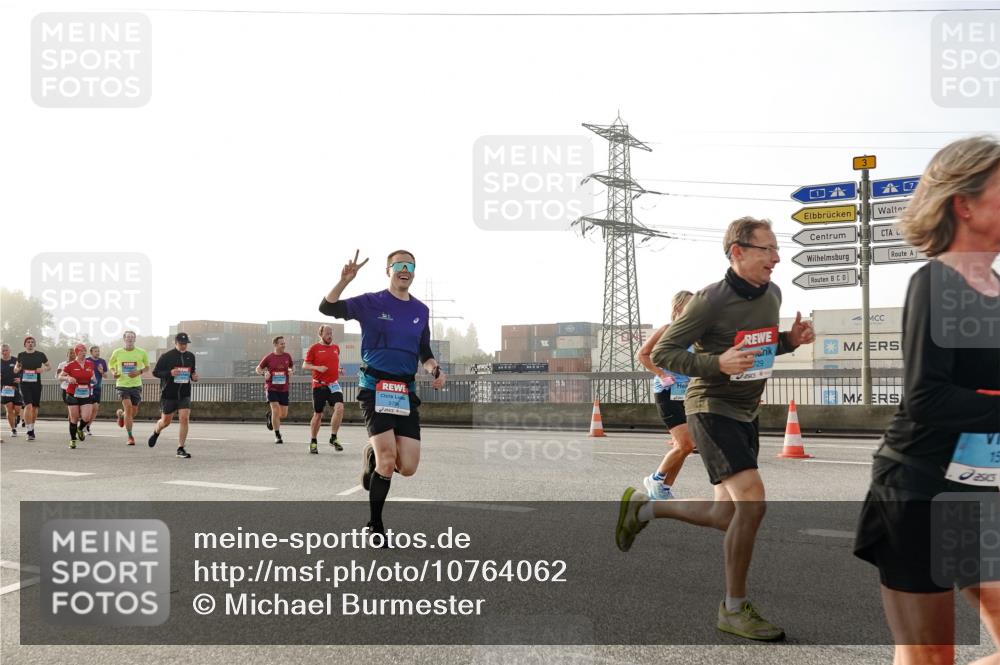 03.10.2026 - Köhlbrandbrückenlauf Michael Burmester http://msf.ph/oto/10764062 03.10.2026 09:15:59 Position 3 3, 729, 15 meine-sportfotos.de