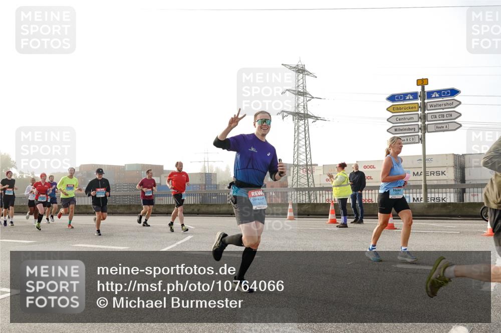03.10.2026 - Köhlbrandbrückenlauf Michael Burmester http://msf.ph/oto/10764066 03.10.2026 09:16:00 Position 3 37, 3, 2 meine-sportfotos.de