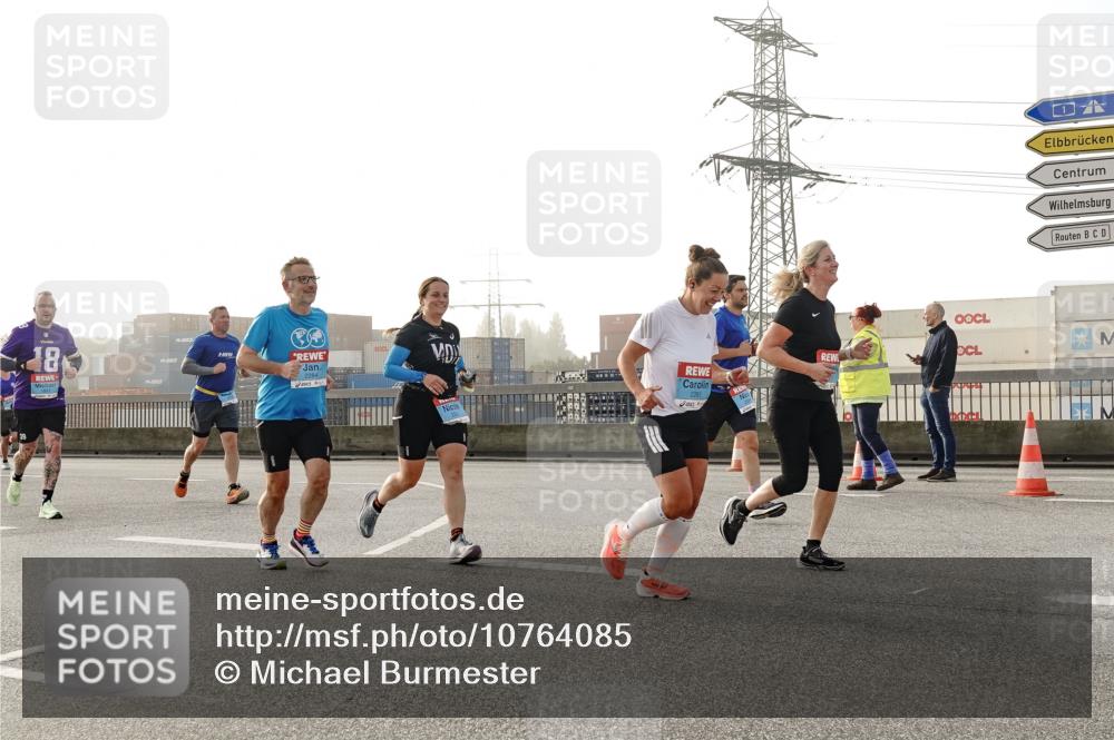 03.10.2026 - Köhlbrandbrückenlauf Michael Burmester http://msf.ph/oto/10764085 03.10.2026 09:16:07 Position 3 18, 2284, 2281 meine-sportfotos.de