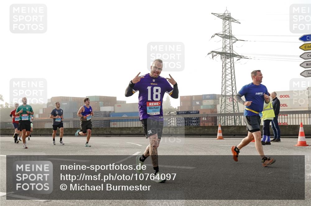03.10.2026 - Köhlbrandbrückenlauf Michael Burmester http://msf.ph/oto/10764097 03.10.2026 09:16:09 Position 3 18, 1551, 39, 1 meine-sportfotos.de