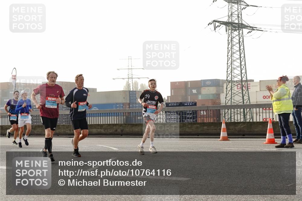 03.10.2026 - Köhlbrandbrückenlauf Michael Burmester http://msf.ph/oto/10764116 03.10.2026 09:16:15 Position 3 42, 195, 19 meine-sportfotos.de