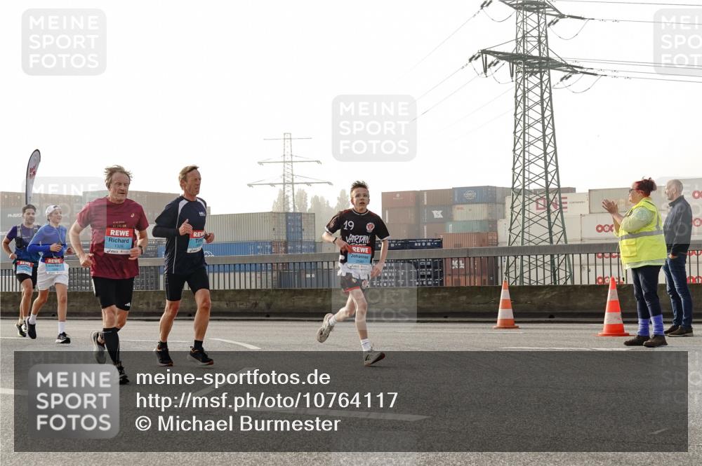 03.10.2026 - Köhlbrandbrückenlauf Michael Burmester http://msf.ph/oto/10764117 03.10.2026 09:16:15 Position 3 42, 195, 19 meine-sportfotos.de