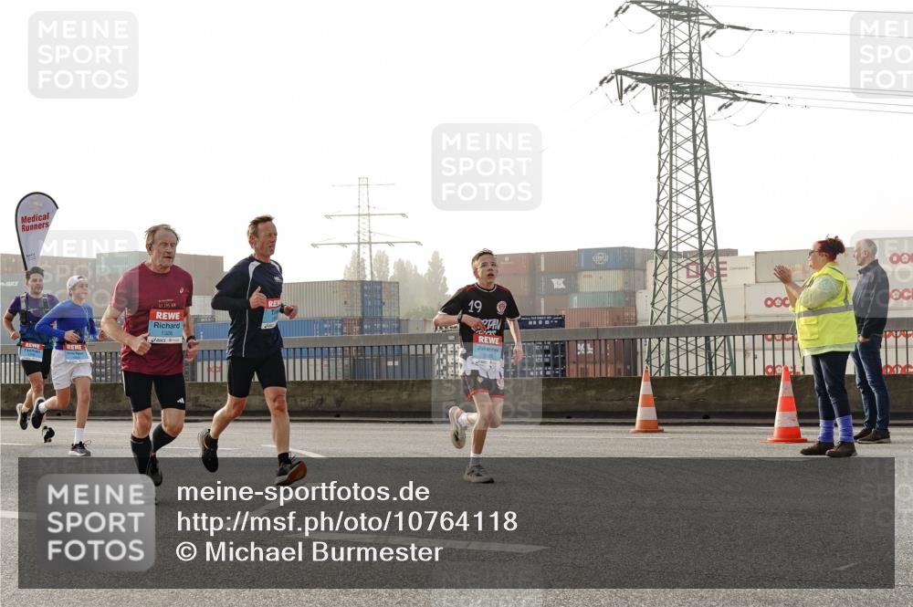 03.10.2026 - Köhlbrandbrückenlauf Michael Burmester http://msf.ph/oto/10764118 03.10.2026 09:16:15 Position 3 42, 195, 1326, 19 meine-sportfotos.de