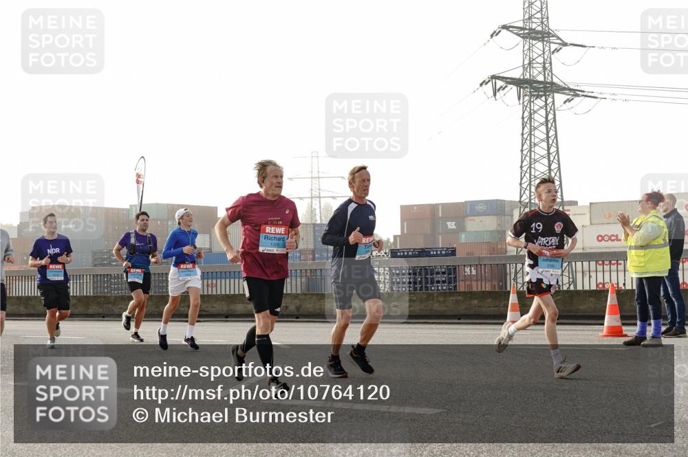 03.10.2026 - Köhlbrandbrückenlauf Michael Burmester http://msf.ph/oto/10764120 03.10.2026 09:16:16 Position 3 42, 195, 19 meine-sportfotos.de