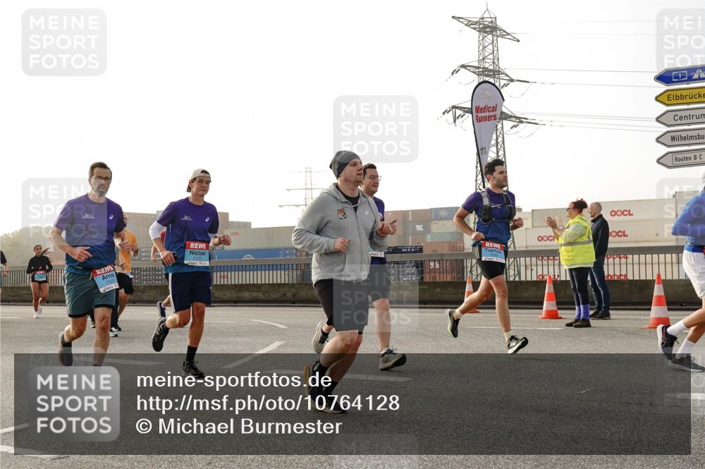 03.10.2026 - Köhlbrandbrückenlauf Michael Burmester http://msf.ph/oto/10764128 03.10.2026 09:16:19 Position 3  meine-sportfotos.de