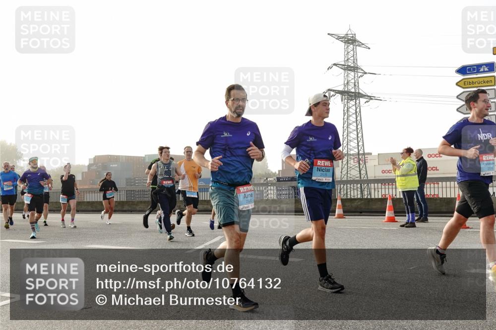 03.10.2026 - Köhlbrandbrückenlauf Michael Burmester http://msf.ph/oto/10764132 03.10.2026 09:16:20 Position 3 2515, 2019, 2520 meine-sportfotos.de