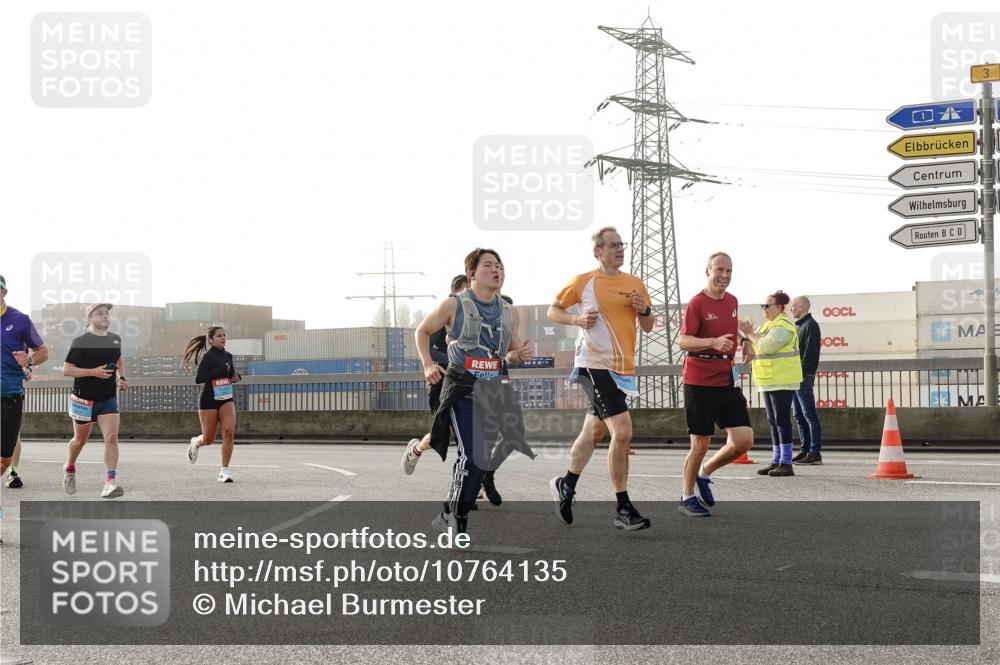 03.10.2026 - Köhlbrandbrückenlauf Michael Burmester http://msf.ph/oto/10764135 03.10.2026 09:16:21 Position 3 2000, 3 meine-sportfotos.de