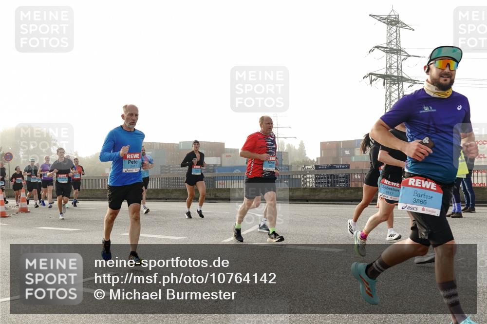 03.10.2026 - Köhlbrandbrückenlauf Michael Burmester http://msf.ph/oto/10764142 03.10.2026 09:16:23 Position 3 2417, 2517, 3866 meine-sportfotos.de